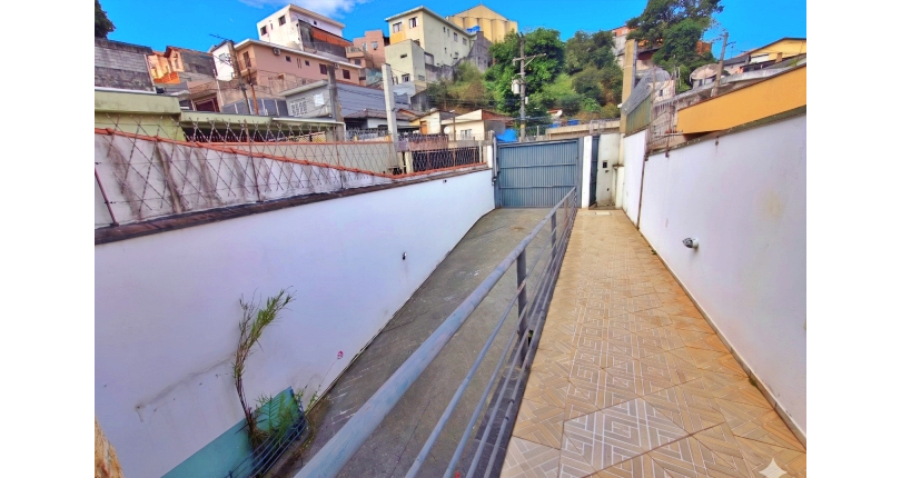 Casa assobradada à venda na Vila Pirituba na Rua Carlos Malheiro Dias