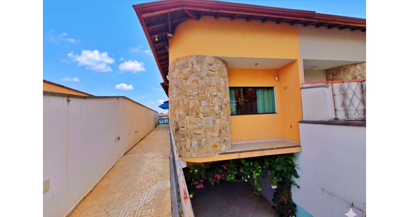 Casa assobradada à venda na Vila Pirituba na Rua Carlos Malheiro Dias