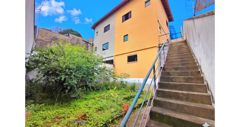 Casa assobradada à venda na Vila Pirituba na Rua Carlos Malheiro Dias