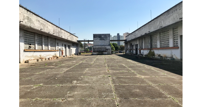Terreno à venda no Bairro do Parque São Domingos na Avenida Manoel Monteiro de Araújo