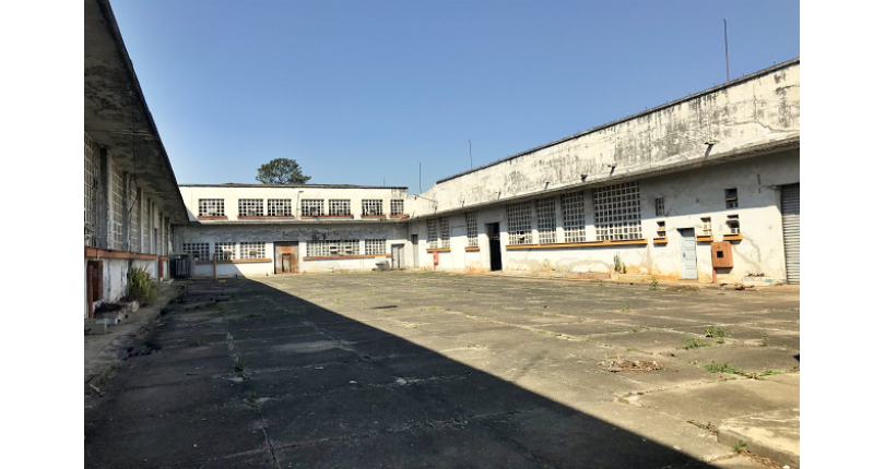 Terreno à venda no Bairro do Parque São Domingos na Avenida Manoel Monteiro de Araújo