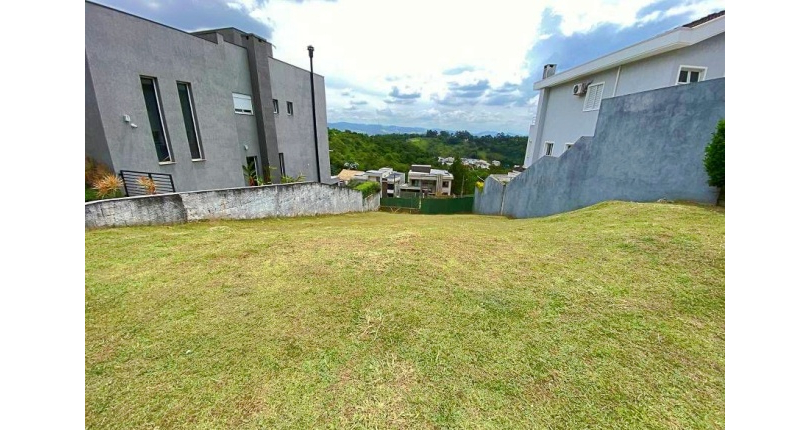 Terreno à venda em Santana de Parnaíba no Bairro do Alphaville na Alameda Vale do Itajaí, 