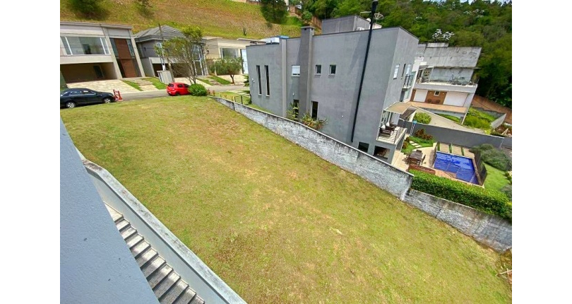 Terreno à venda em Santana de Parnaíba no Bairro do Alphaville na Alameda Vale do Itajaí, 
