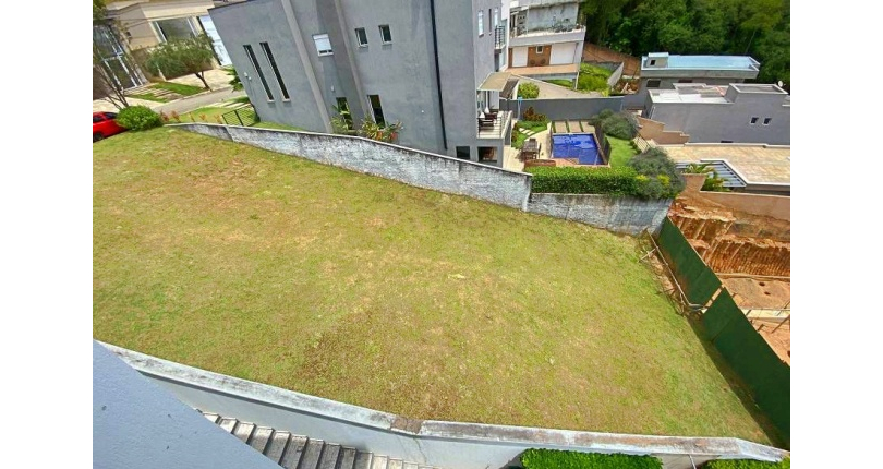 Terreno à venda em Santana de Parnaíba no Bairro do Alphaville na Alameda Vale do Itajaí, 