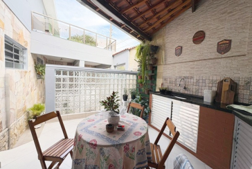  Sobrado à venda no Bairro do Jardim Santo Elias na Rua Padre João Beil