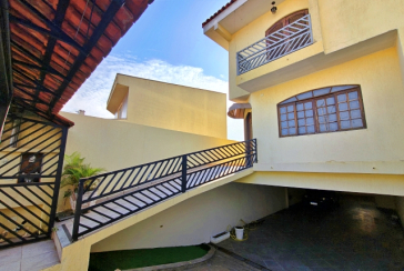 Sobrado à venda no Bairro do Jardim Santa Mônica na Rua José Marcos de Albuquerque