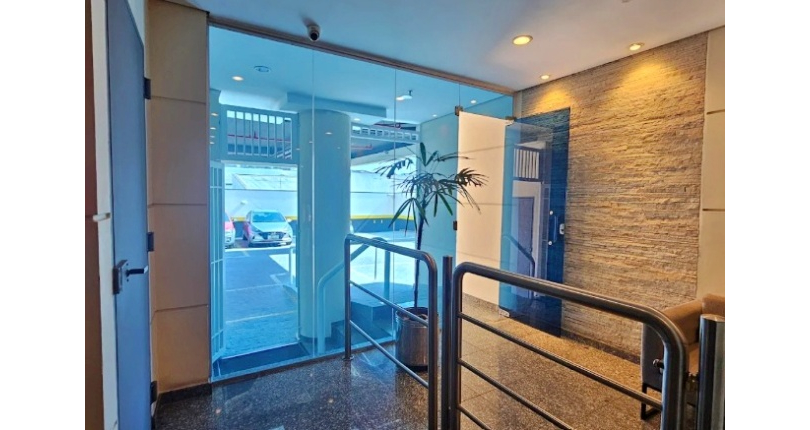 Sala Comercial à venda no Bairro da Vila Romana na Rua Catão 124, 