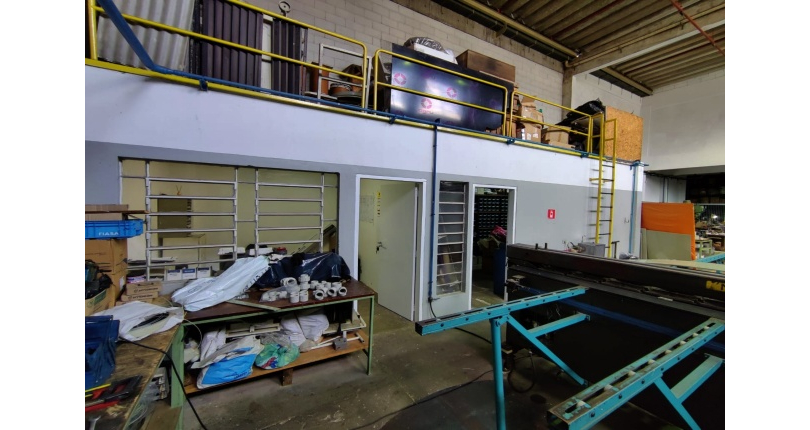 Galpão comercial ou Industrial à venda no Bairro da Vila Anastácio na Rua Alvarenga