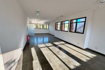 Excelente Imóvel Comercial à venda no Bairro da Vila Hamburguesa na Avenida Queiroz Filho