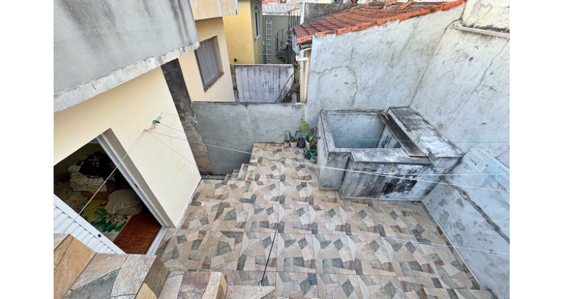 Sobrado à venda no Bairro do Parque São Domingos na Rua Luís Piccoli,
