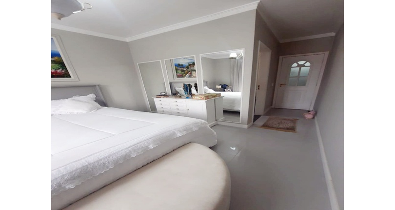 Sobrado à venda no Bairro do Parque São Domingos na Rua Agostinho dos Santos
