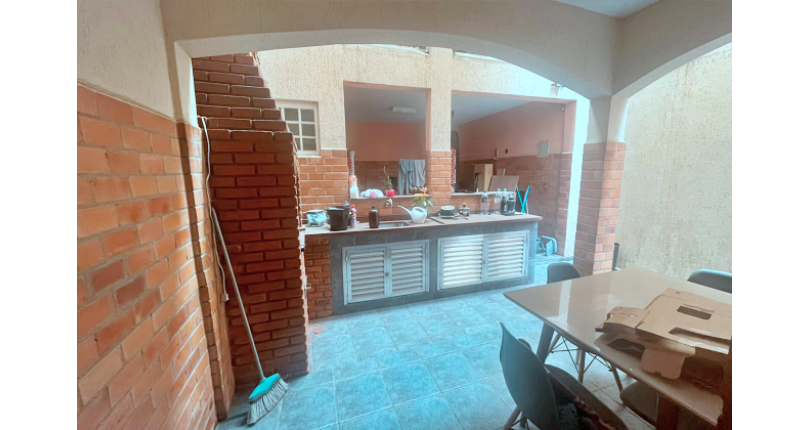 Sobrado à venda no Bairro do Conjunto Residencial Vista Verde na Rua Doutor Fernando de Oliveira Simões