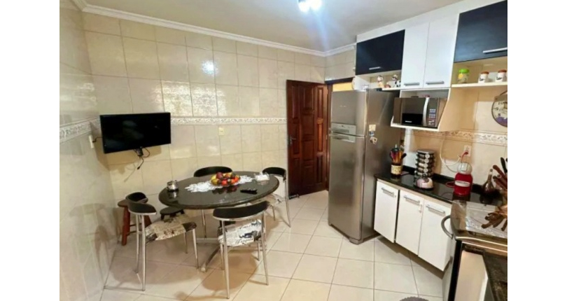 Sobrado à venda no Bairro do Jardim Regina na Rua Antônio Raiol