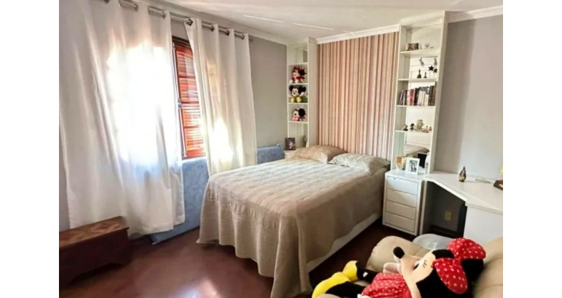 Sobrado à venda no Bairro do Jardim Regina na Rua Antônio Raiol