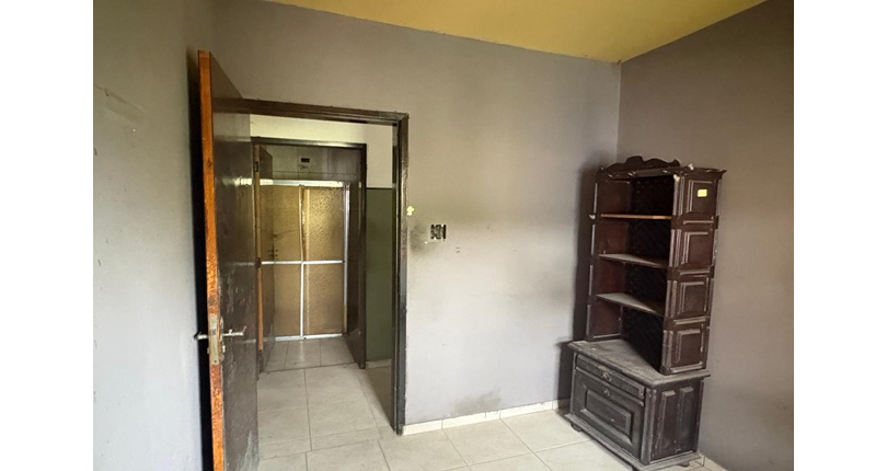 Casa à venda no Bairro da Vila Cruz das Almas na Rua Conceição de Jacareí