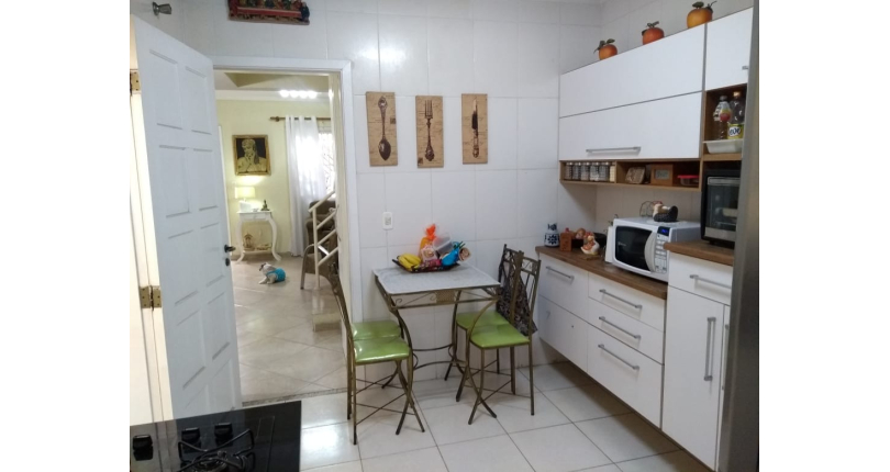 Belo Sobrado à Venda no Parque Maria Domitila na Rua Antônio Félix Pacheco