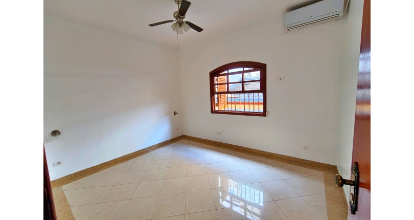 Casa à venda Rua Luís Filgueira Souto, Parque São Domingos - Imóveis à Venda