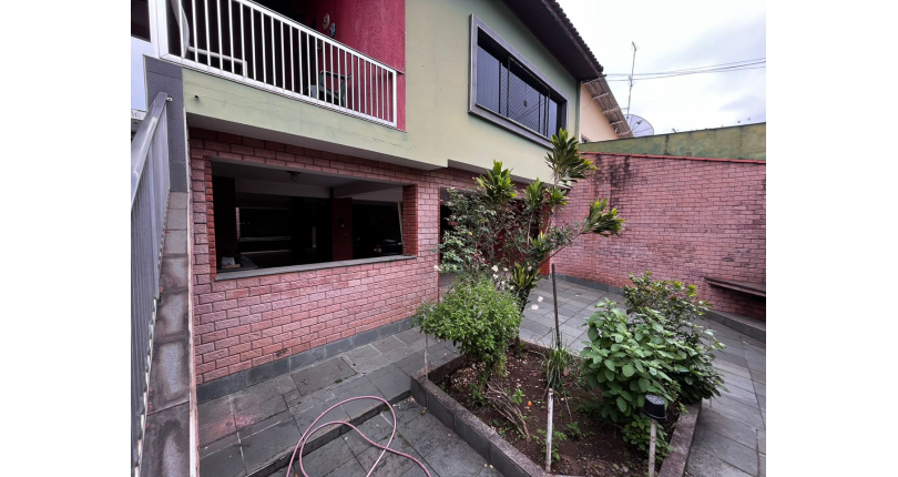 Casa à venda Rua Abel Lucas, Jardim Santa Fé (Zona Oeste) - Imóveis à Venda