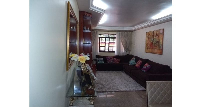 Sobrado à venda no City America na Avenida do Anastácio