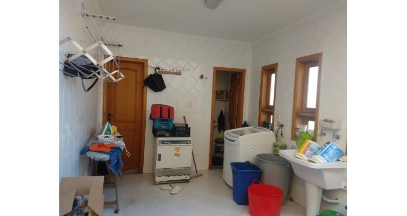 Sobrado à venda Avenida Cardeal Motta, City América - Imóveis à Venda